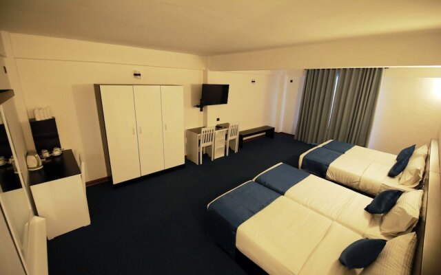 Single Tree Mount Hotel