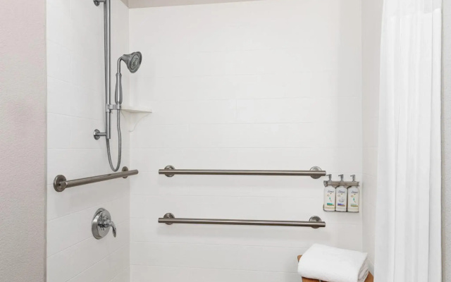 Holiday Inn Express San Antonio-Airport by IHG