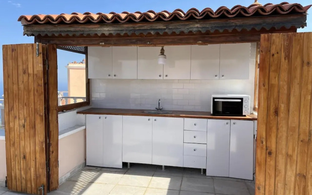 Private House With Pool and Sea View in Antalya