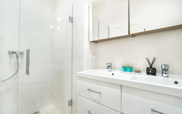 Apartment With Terrace and King Bed in Krems City