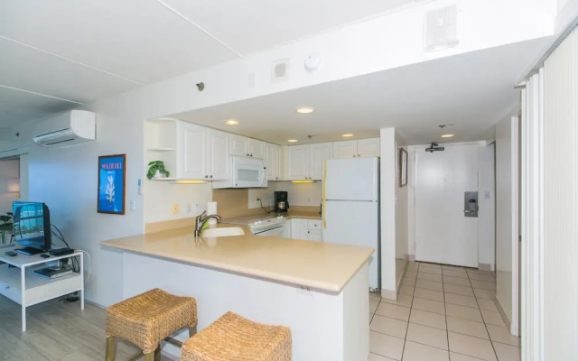 Two Bedroom Condo Overlooking Ala Wai Boat Harbor by RedAwning