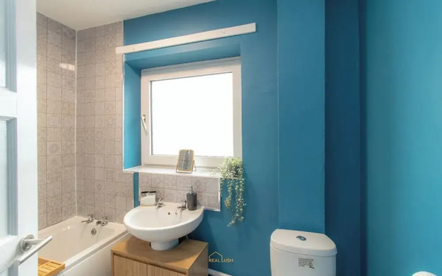 Charming Three Bedroom House in Birmingham