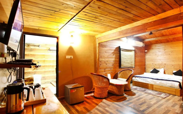 Rhea Safari Lodge
