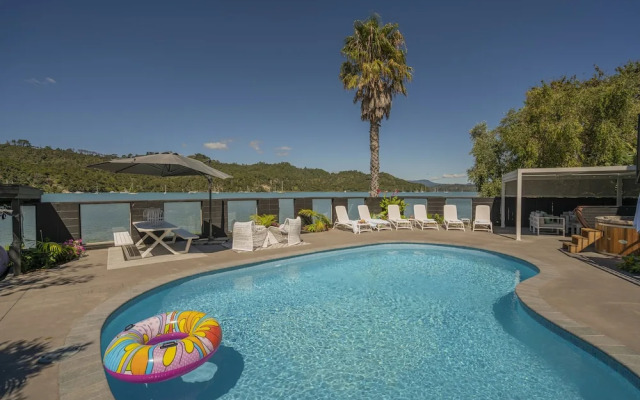 Oceans 88 Whitianga Coastal Suites