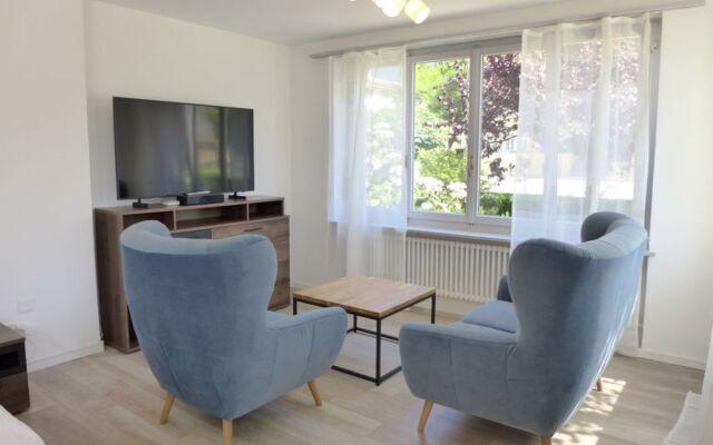 Henrys Apartment 100