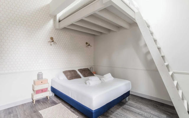 House for 18 People With Cinema Place Morny