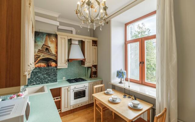 DeRent Aparts (ДеРент Апартс) на улице Караванная 3/35