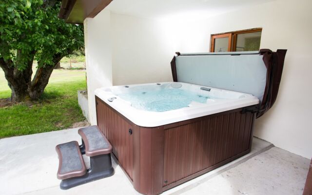 Juniper Hill, Loch Achilty