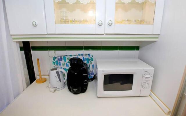 Garden apartment with Pool and AC