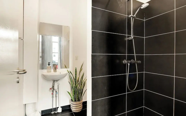 Sanders City - Spacious Studio Apartment