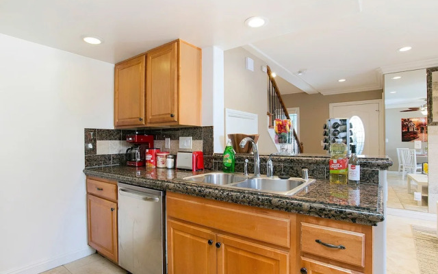 Multi-level 2br-fast Wifi-free Parking -cm-1