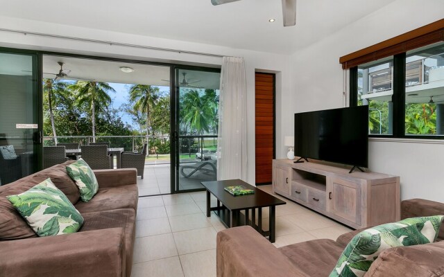 Belle Escapes - Beachfront Ocean View Apartment "4"