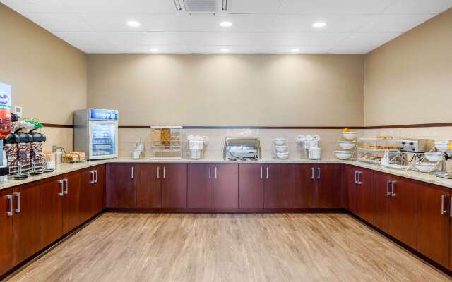 Comfort Suites Burlington near I-5