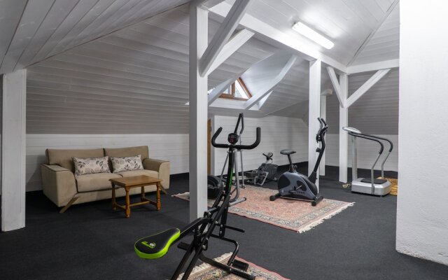 Paul's American Mansion- Volos suburb