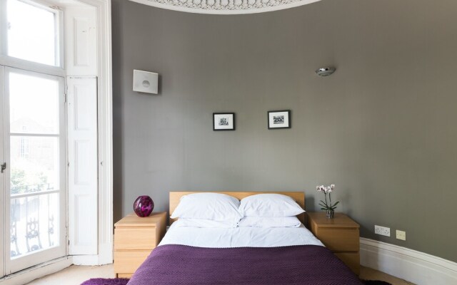 Spacious Period Property Next To Westfield