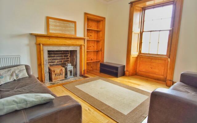 Spacious, Bright, Festival Flat for 6 at Meadows