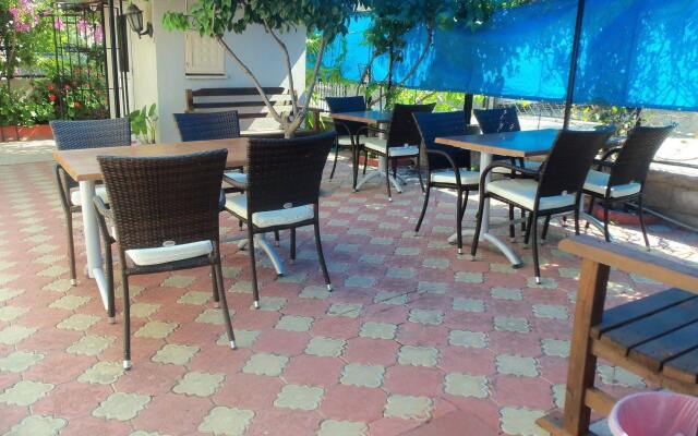 Cam Hotel