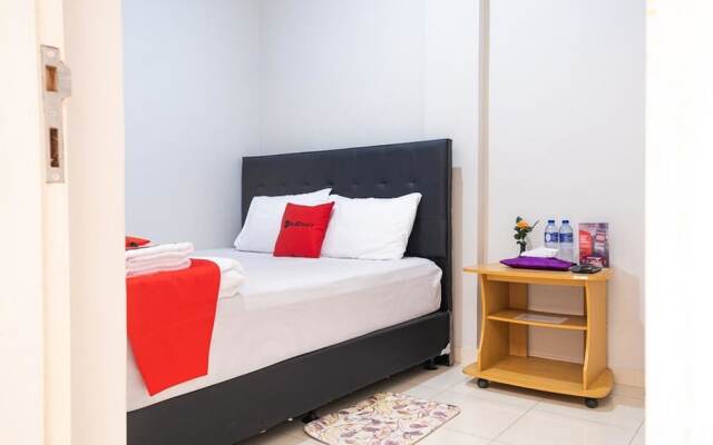 Guest House Kost and Kantin by RedDoorz