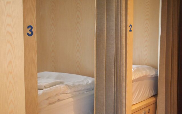 Snooze Poshtel