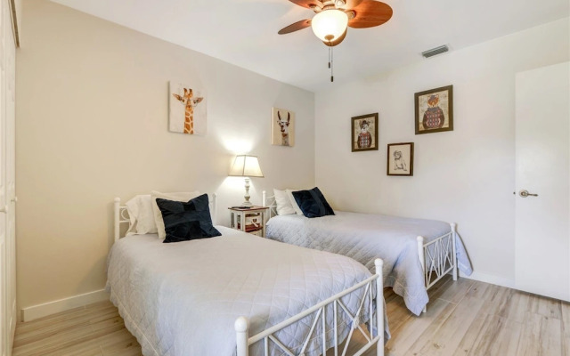 Lakeshore - Private & Sanitized, Perfect for Social Distancing & Working From Home. Private Pool, Pet Friendly. Discounted During Pandemic. Super-host Support