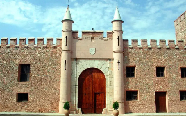 Masia de San Juan - castillo con piscina en plena Sierra Calderona
