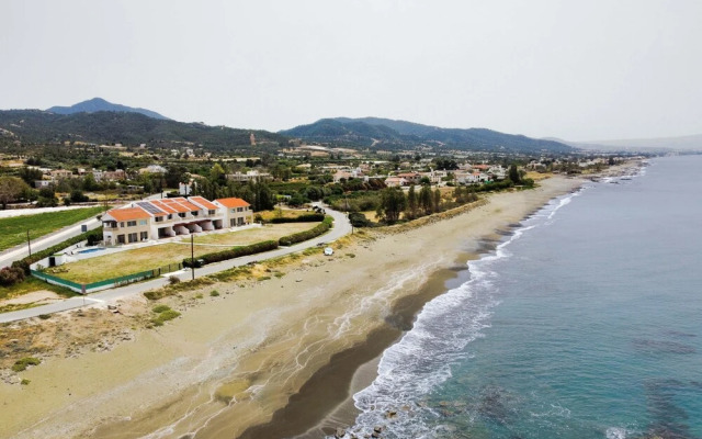 Phaedrus Living Beachfront Villa Morona