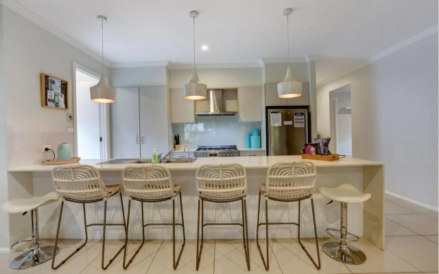 Luxury Spacious Entertaining Areas and Close to Hyams Beach – Guest Rooms – St. Georges Basin