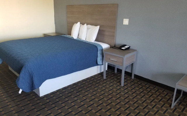 AmeriStay Inn &Suites