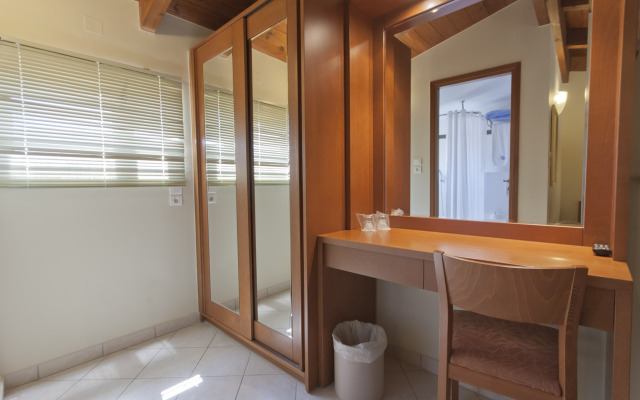 Hydramis Palace Beach Resort