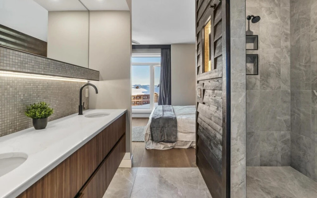 Chalet Monashee-brand New High End W/amazing Views