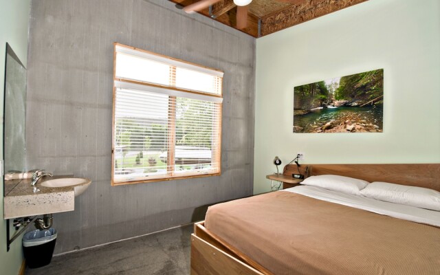 The Crash Pad - An Uncommon Hostel