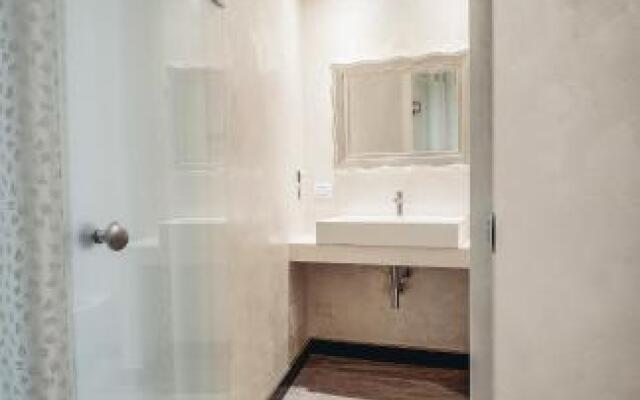 Arena Easy Suites Guesthouse
