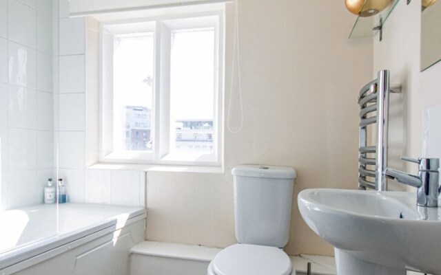 Centrally-located Flat in Stunning Period Building