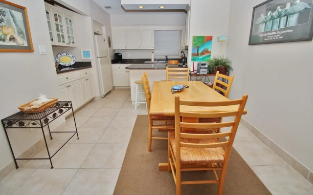 Colony Beach Club 228