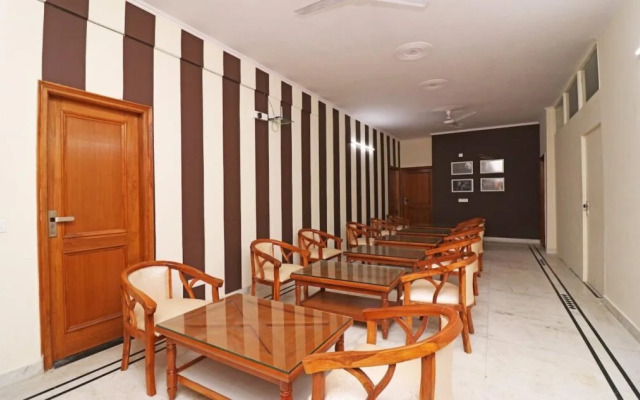 Capital O 15124 Vizima Crossroad