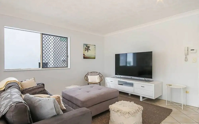 Classy 3 Bedroom Apartment by the Beach