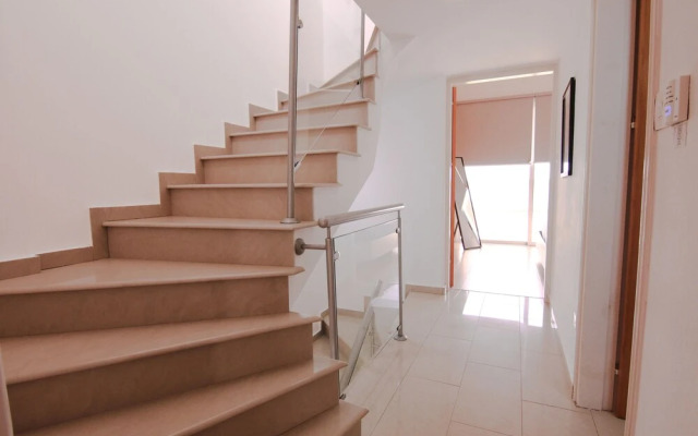 Phaedrus Living Beachfront Villa Morona