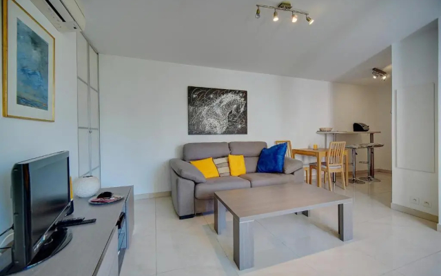 2 PIECES MODERNE AVEC TERRASSE ET PARKING A 3MN DES PLAGES !l- A1B230 - Apartment in Cannes - Photo 3