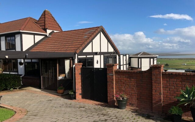 Chartre' Manor Bed & Breakfast