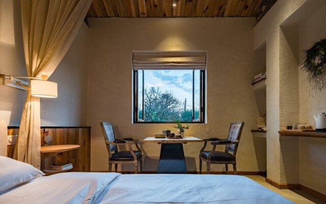 Huagang Village Flower Garden Hotel