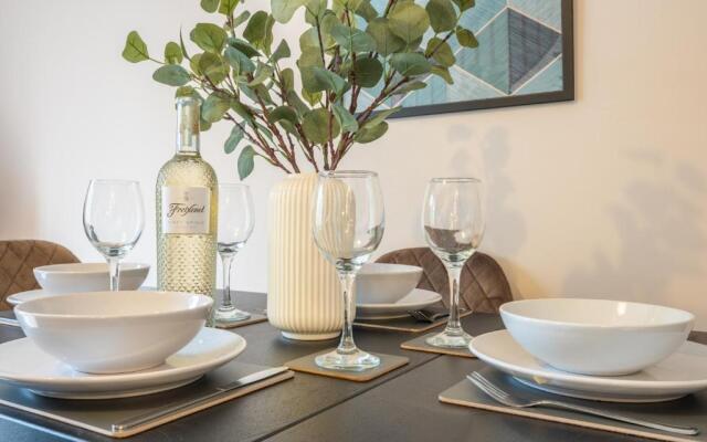 Summer Close by Tŷ SA