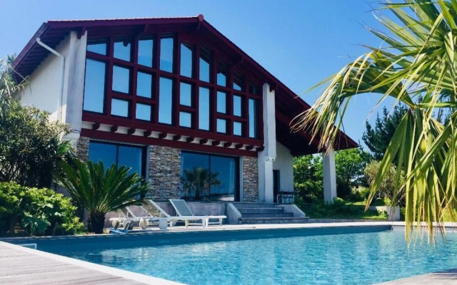 Villa Cenitz Lafitenia Resort