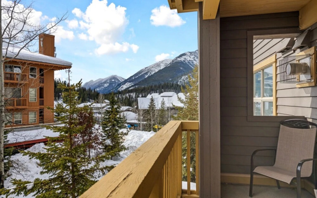 LARGE Studio | Ski In/Out | Pool & Hot Tubs | Central Upper Village Location