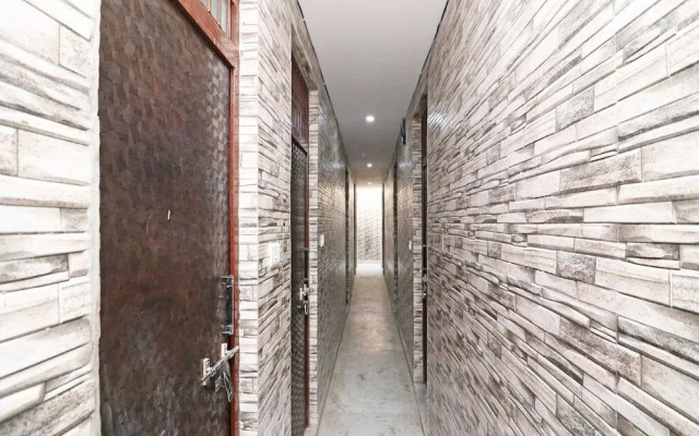 Zaki Hs Near Taj Mahal By OYO Rooms