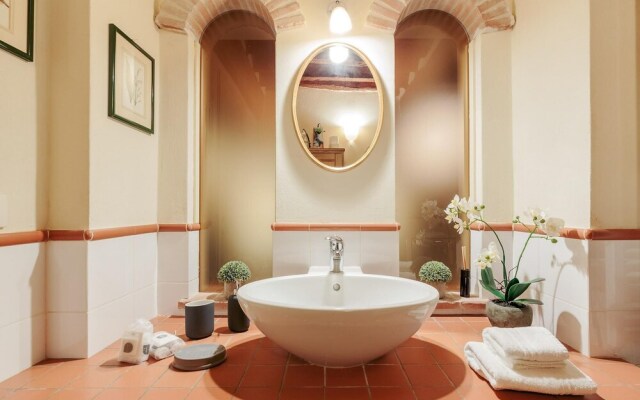 The 1400 s Apartment