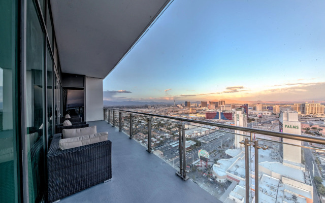 StripViewSuites at Palms Place Penthouses