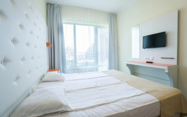 Perla Beach Hotel III