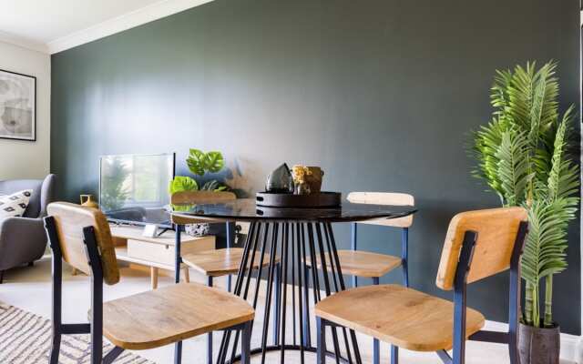 The Brockwell Park Escape - Bright 2BDR Flat with Parking