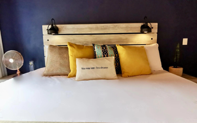 Casa 14 Hotel & Café