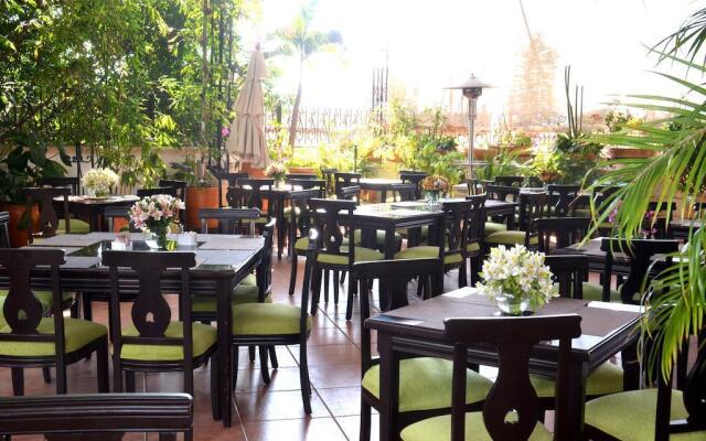 Los Pilares Hotel